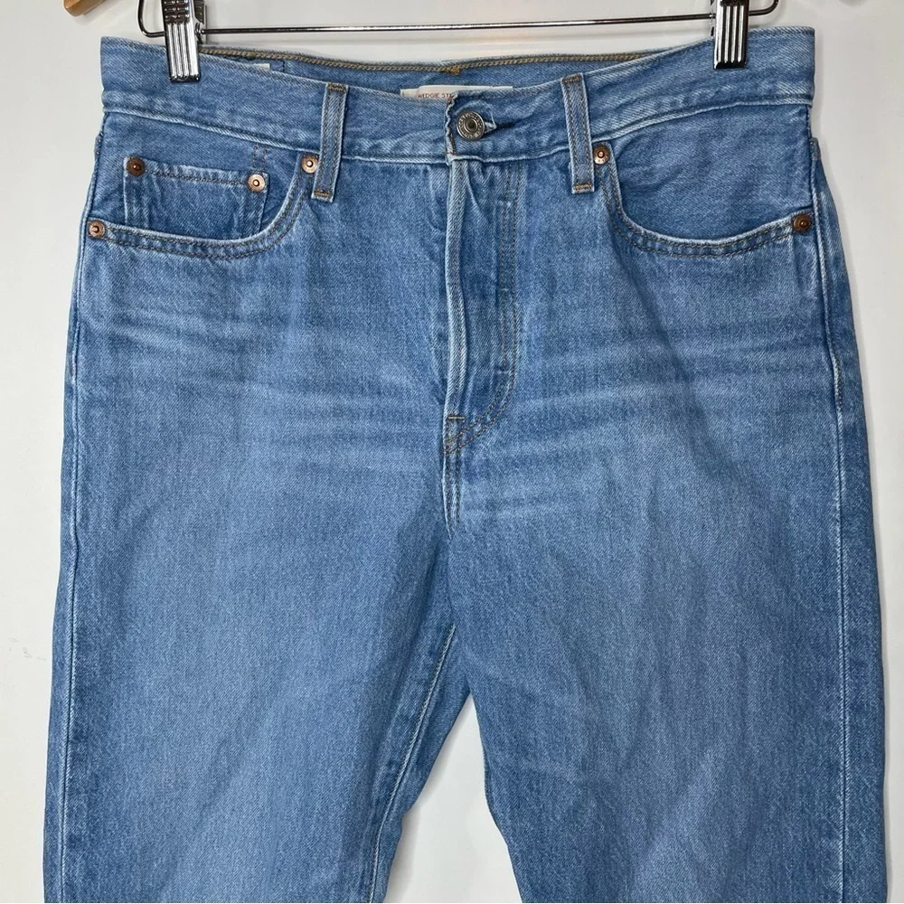 Levi’s Wedgie Straight Distressed‎ Jeans Size 29